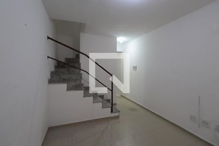 Sala de casa de condomínio para alugar com 2 quartos, 60m² em Vila Aricanduva, São Paulo