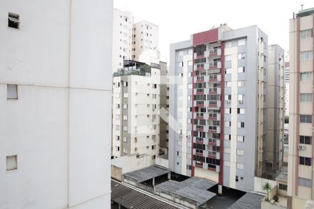 Sala - Vista de apartamento para alugar com 2 quartos, 52m² em Setor Bueno, Goiânia