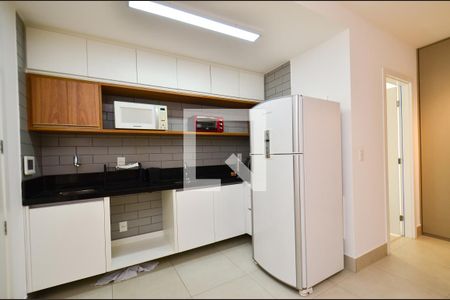 Cozinha de apartamento para alugar com 1 quarto, 40m² em Lourdes, Belo Horizonte