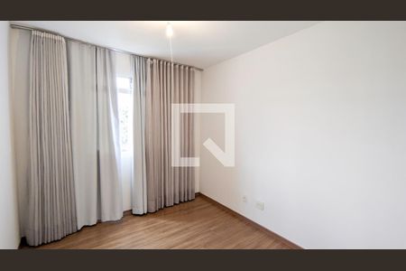 Quarto de apartamento para alugar com 3 quartos, 84m² em Sagrada Família, Belo Horizonte