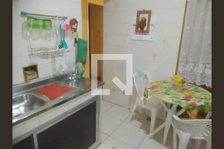 Casa à venda com 60m², 4 quartos e 1 vaga