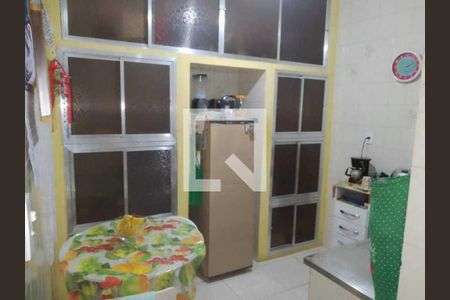 Casa à venda com 60m², 4 quartos e 1 vaga