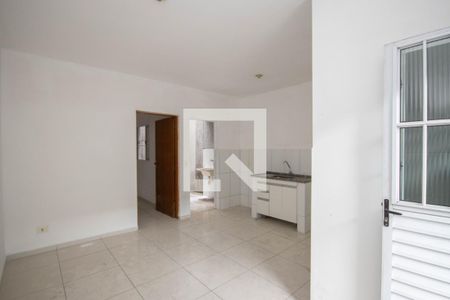 Sala/Cozinha de kitnet/studio para alugar com 1 quarto, 35m² em Vila Nova Galvão, São Paulo