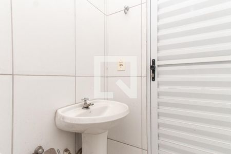 Banheiro de apartamento para alugar com 1 quarto, 35m² em Vila Nova Galvão, São Paulo