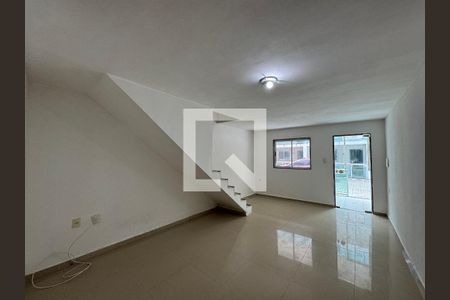 Sala de casa de condomínio para alugar com 3 quartos, 180m² em Recreio dos Bandeirantes, Rio de Janeiro