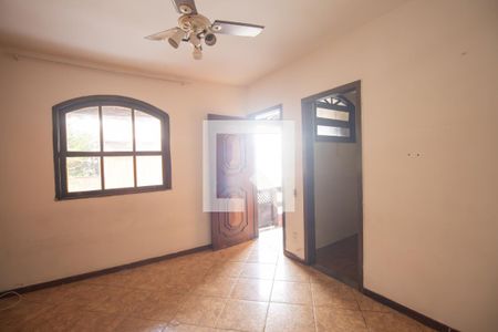 Sala de casa de condomínio para alugar com 3 quartos, 70m² em Galo Branco, São Gonçalo