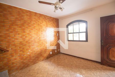 Sala de casa de condomínio para alugar com 3 quartos, 70m² em Galo Branco, São Gonçalo