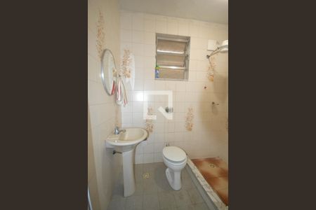 Banheiro de kitnet/studio para alugar com 1 quarto, 36m² em Vila Entre Rios, Belford Roxo