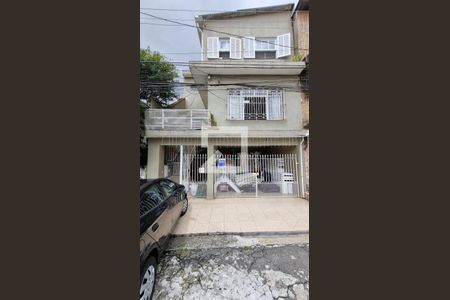 Casa à venda com 250m², 6 quartos e 2 vagas Casa à venda com 250m², 6 quartos e 2 vagasFachada