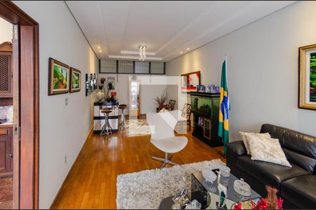 Sala de casa à venda com 6 quartos, 272m² em Carmo, Belo Horizonte