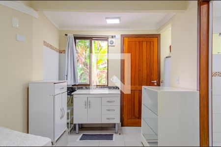 Sala / Quarto / Cozinha de kitnet/studio para alugar com 1 quarto, 20m² em Pantanal, Florianópolis