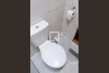 Banheiro de kitnet/studio para alugar com 1 quarto, 20m² em Pantanal, Florianópolis