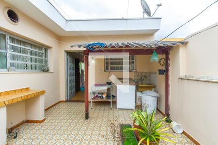 Casa à venda com 300m², 2 quartos e 10 vagas Casa à venda com 300m², 2 quartos e 10 vagasQuintal e Área de Serviço