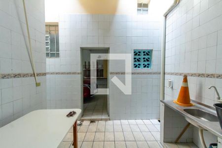 Casa à venda com 300m², 2 quartos e 10 vagas Casa à venda com 300m², 2 quartos e 10 vagasCozinha Salão de Festa