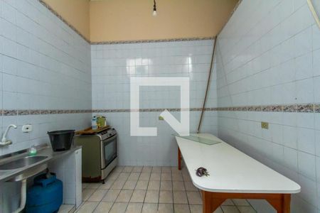 Casa à venda com 300m², 2 quartos e 10 vagas Casa à venda com 300m², 2 quartos e 10 vagasCozinha Salão de Festa