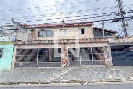 Casa à venda com 300m², 2 quartos e 10 vagas Casa à venda com 300m², 2 quartos e 10 vagasFachada