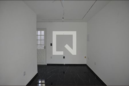 Sala de apartamento para alugar com 1 quarto, 56m² em Vila Valqueire, Rio de Janeiro