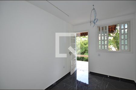 Sala de apartamento para alugar com 1 quarto, 56m² em Vila Valqueire, Rio de Janeiro