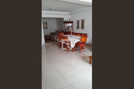 Casa à venda com 266m², 3 quartos e 2 vagas Casa à venda com 266m², 3 quartos e 2 vagasCozinha