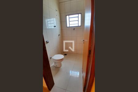 Casa à venda com 266m², 3 quartos e 2 vagas Casa à venda com 266m², 3 quartos e 2 vagasBanheiro