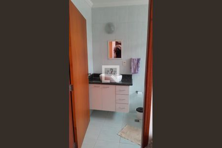 Casa à venda com 266m², 3 quartos e 2 vagas Casa à venda com 266m², 3 quartos e 2 vagasBanheiro