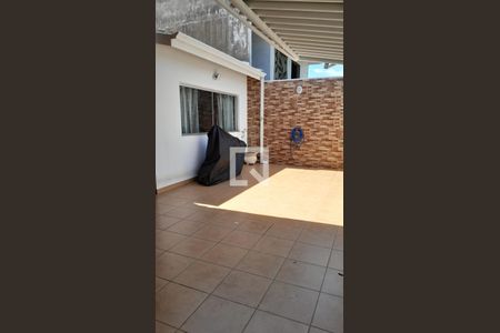 Casa à venda com 266m², 3 quartos e 2 vagas Casa à venda com 266m², 3 quartos e 2 vagasQuintal
