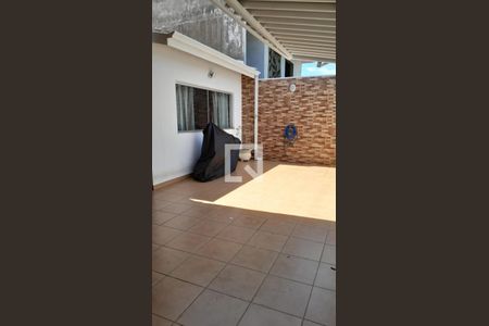 Casa à venda com 266m², 3 quartos e 2 vagas Casa à venda com 266m², 3 quartos e 2 vagasQuintal