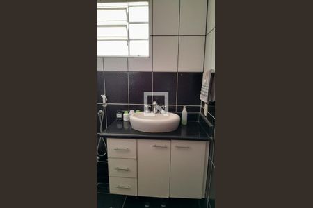 Casa à venda com 266m², 3 quartos e 2 vagas Casa à venda com 266m², 3 quartos e 2 vagasBanheiro