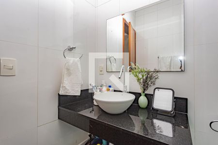 Casa à venda com 205m², 3 quartos e 2 vagas Casa à venda com 205m², 3 quartos e 2 vagasBanheiro