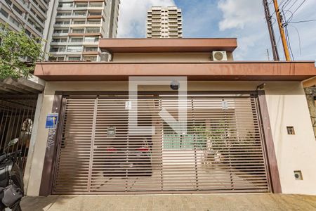 Casa à venda com 205m², 3 quartos e 2 vagas Casa à venda com 205m², 3 quartos e 2 vagasFachada
