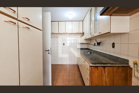 Cozinha de apartamento para alugar com 3 quartos, 75m² em Jardim Taquaral, São Paulo