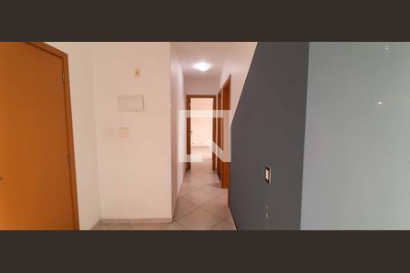 Corredor de apartamento à venda com 2 quartos, 52m² em Quitaúna, Osasco