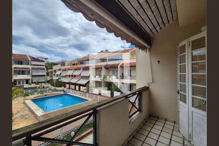 Casa de condomínio à venda com 150m², 3 quartos e 2 vagas Casa de condomínio à venda com 150m², 3 quartos e 2 vagasVaranda da suite