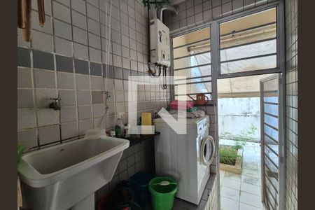 Casa de condomínio à venda com 150m², 3 quartos e 2 vagas Casa de condomínio à venda com 150m², 3 quartos e 2 vagasÁrea de serviço