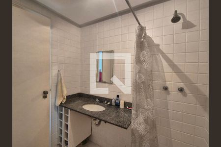 Casa de condomínio à venda com 150m², 3 quartos e 2 vagas Casa de condomínio à venda com 150m², 3 quartos e 2 vagasBanheiro da suite