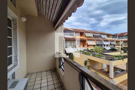 Casa de condomínio à venda com 150m², 3 quartos e 2 vagas Casa de condomínio à venda com 150m², 3 quartos e 2 vagasVaranda da suite