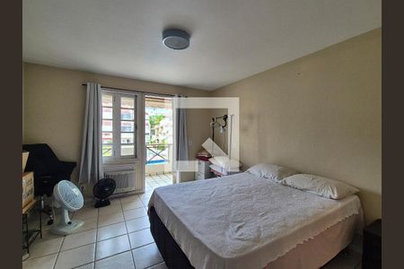 Casa de condomínio à venda com 150m², 3 quartos e 2 vagas Casa de condomínio à venda com 150m², 3 quartos e 2 vagasSuite