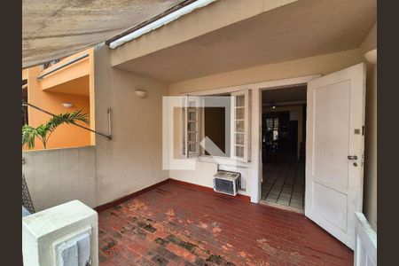 Casa de condomínio à venda com 150m², 3 quartos e 2 vagas Casa de condomínio à venda com 150m², 3 quartos e 2 vagasVaranda da sala