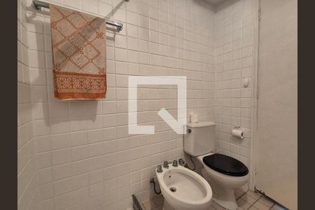 Casa de condomínio à venda com 150m², 3 quartos e 2 vagas Casa de condomínio à venda com 150m², 3 quartos e 2 vagasBanheiro da suite