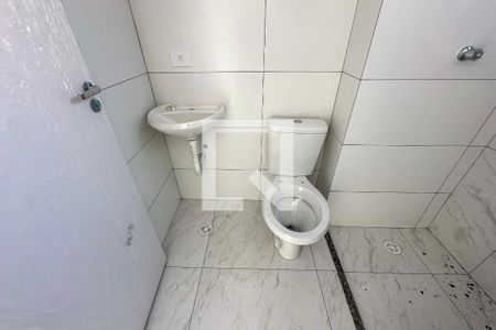 Banheiro de apartamento à venda com 1 quarto, 45m² em Vila Mangalot, São Paulo