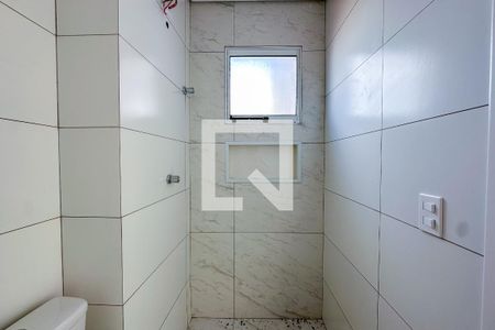 Banheiro de apartamento para alugar com 1 quarto, 38m² em Vila Mangalot, São Paulo