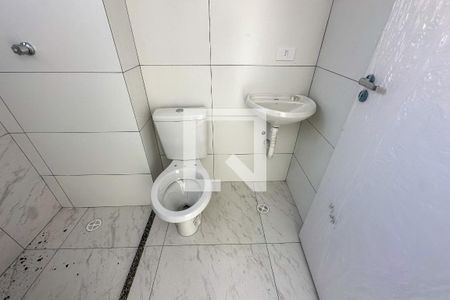 Banheiro de apartamento para alugar com 1 quarto, 38m² em Vila Mangalot, São Paulo