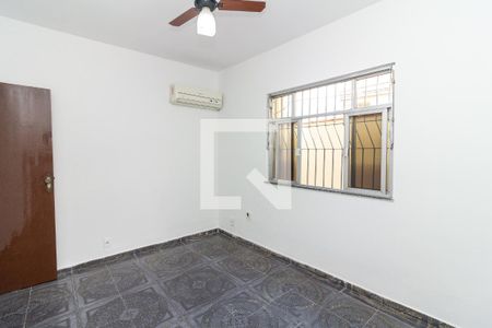 Quarto 2 de casa para alugar com 2 quartos, 80m² em Marechal Hermes, Rio de Janeiro