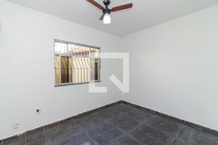 Quarto 2 de casa para alugar com 2 quartos, 80m² em Marechal Hermes, Rio de Janeiro