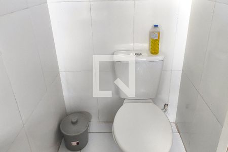 Banheiro de apartamento para alugar com 1 quarto, 39m² em Passo D’areia, Porto Alegre