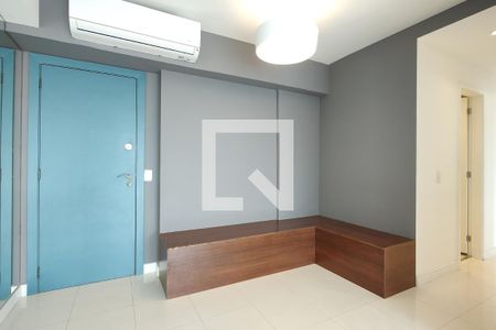 Sala de apartamento para alugar com 3 quartos, 95m² em Barra da Tijuca, Rio de Janeiro