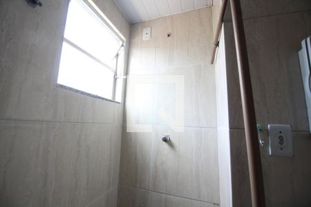 Banheiro de kitnet/studio para alugar com 1 quarto, 30m² em Anil, Rio de Janeiro