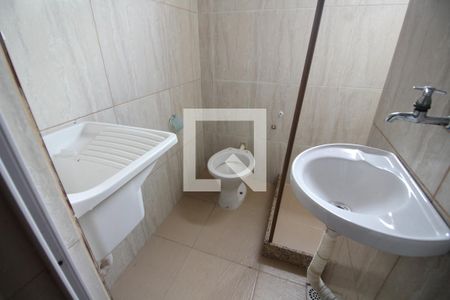 Banheiro de kitnet/studio para alugar com 1 quarto, 30m² em Anil, Rio de Janeiro