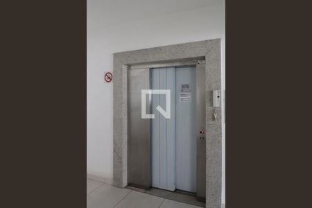 Apartamento à venda com 65m², 2 quartos e 1 vaga Apartamento à venda com 65m², 2 quartos e 1 vagaElevador