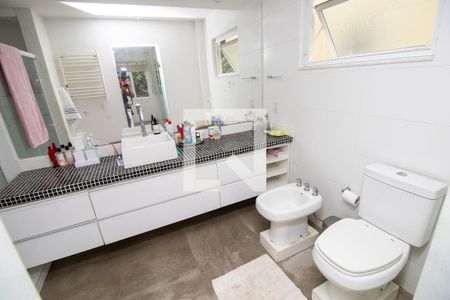 Casa de condomínio para alugar com 500m², 4 quartos e 3 vagas Casa de condomínio para alugar com 500m², 4 quartos e 3 vagasBanheiro quarto 2